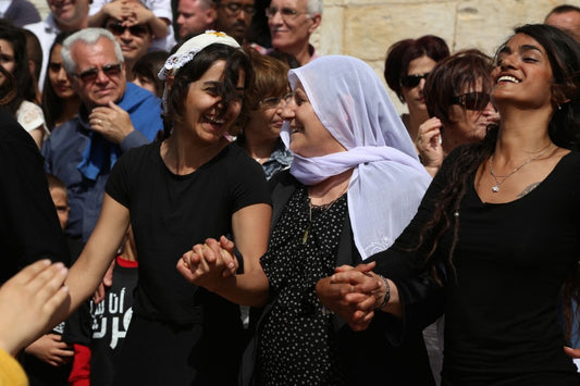 palestinians-dancing-happy